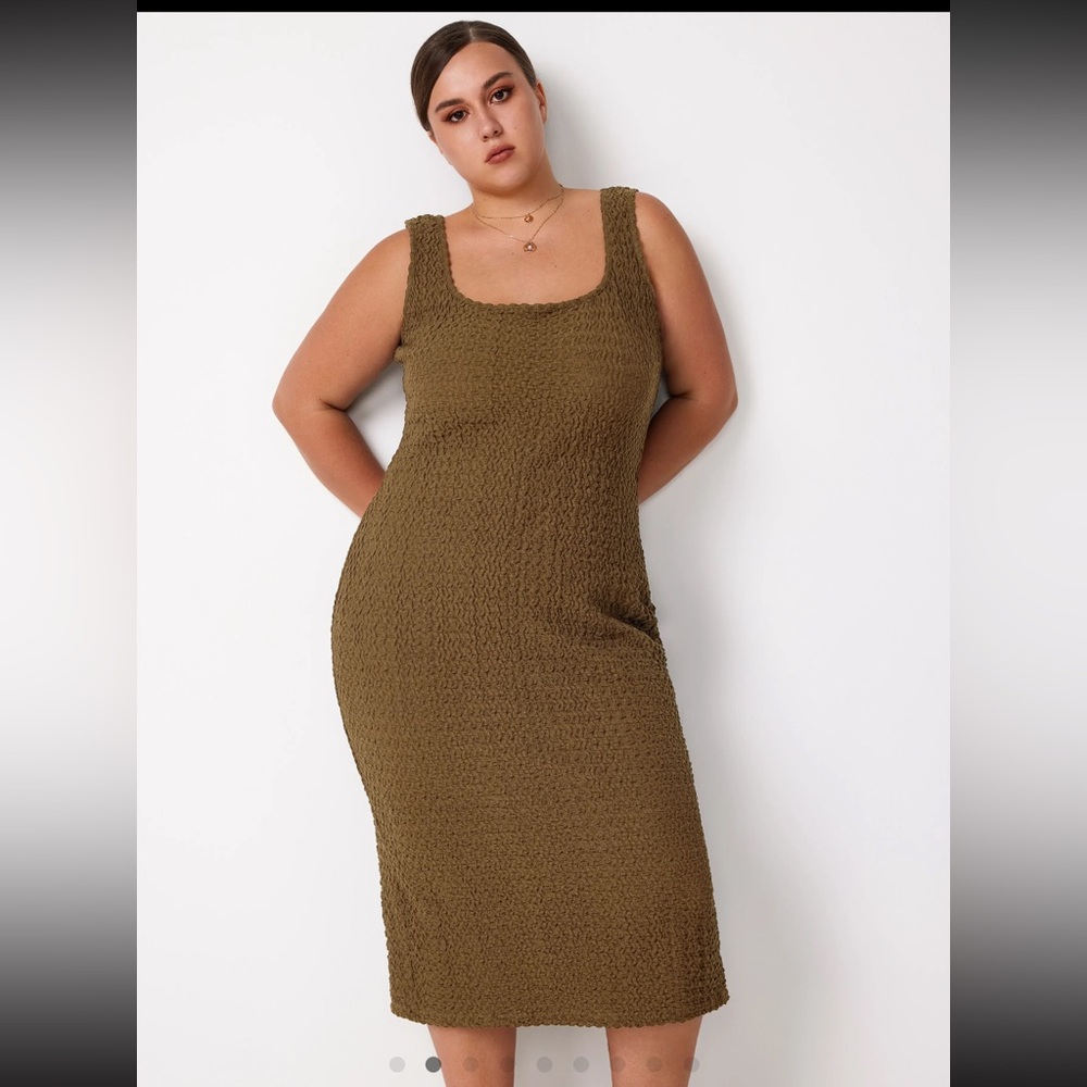 Solid Textured sleeveless midi dress!